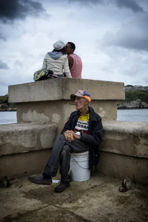 coupleandoldman